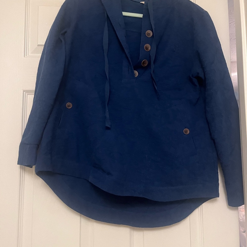 Really cute hoodie. Amazing quality. Worn once.